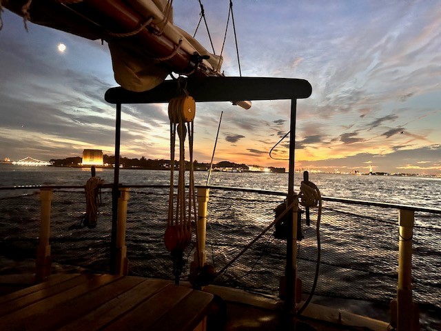 Sunset Sail NYC, New York City Twilight Cruise | Manhattan